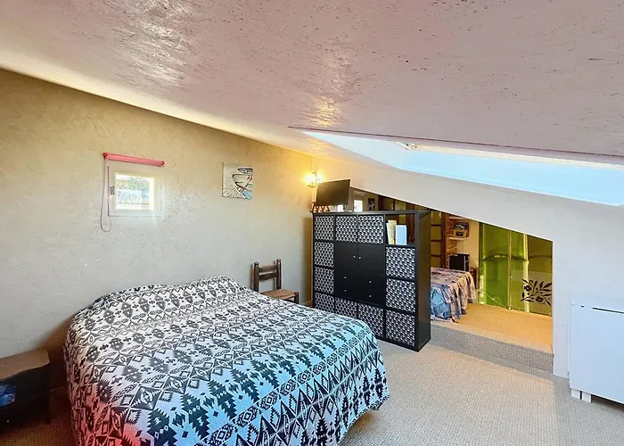 Apartamento T2 Duplex Avec Climatisation Et Terrasse Proche De La - Fr-1-770-72 *